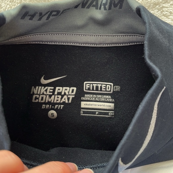Two Men’s Small Nike Warm Undershirts - DriFit - Picture 3 of 4
